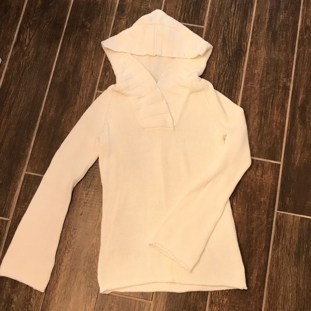 Women’s GAP size medium winter white sweater!